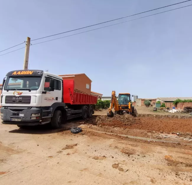 Excavaciones y Derribos Aarón Sánchez Castaño Talavera de la Reina, movimiento de tierras, demoliciones, desbroces y limpiezas, transportes de áridos y contenedores, camión-grúa, obras y construcciones...